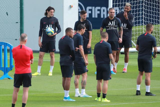 冯莱重返上海男篮 与费雷尔成新赛季外援搭档